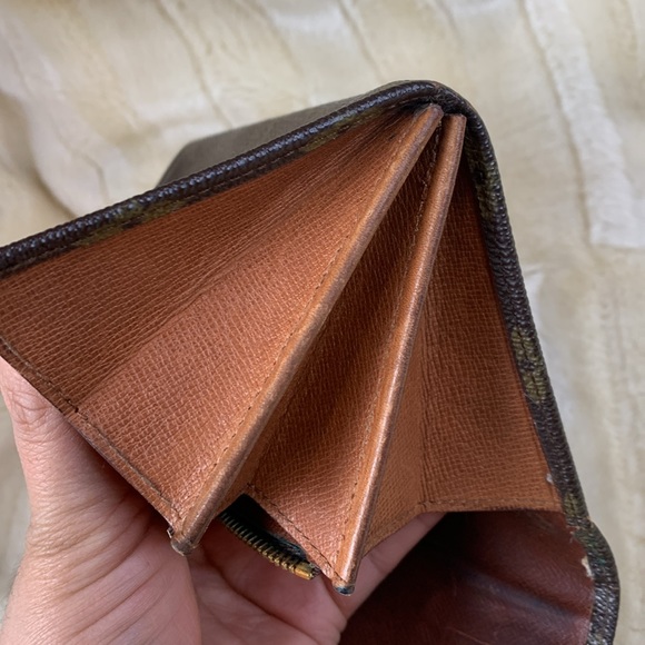 LV Monogram Emilie Continental Wallet - Picture 8 of 16